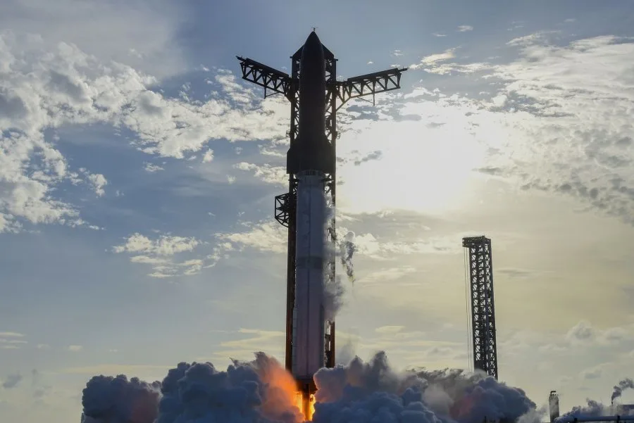 Space X’s Starship Sets the Stage for a New Lunar Race