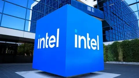 Intel Shares Plunge 14% as Supply Chain Crisis Hampers AI Turnaround Strategy