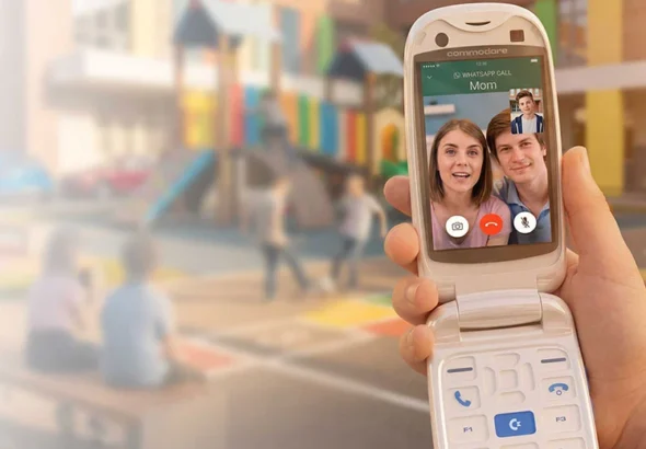 commodore-callback-flip-phone-video-call